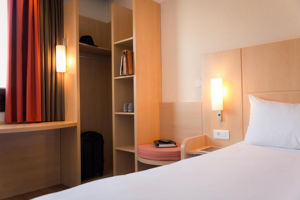 Отель Ibis Grenoble Gare Экстерьер фото