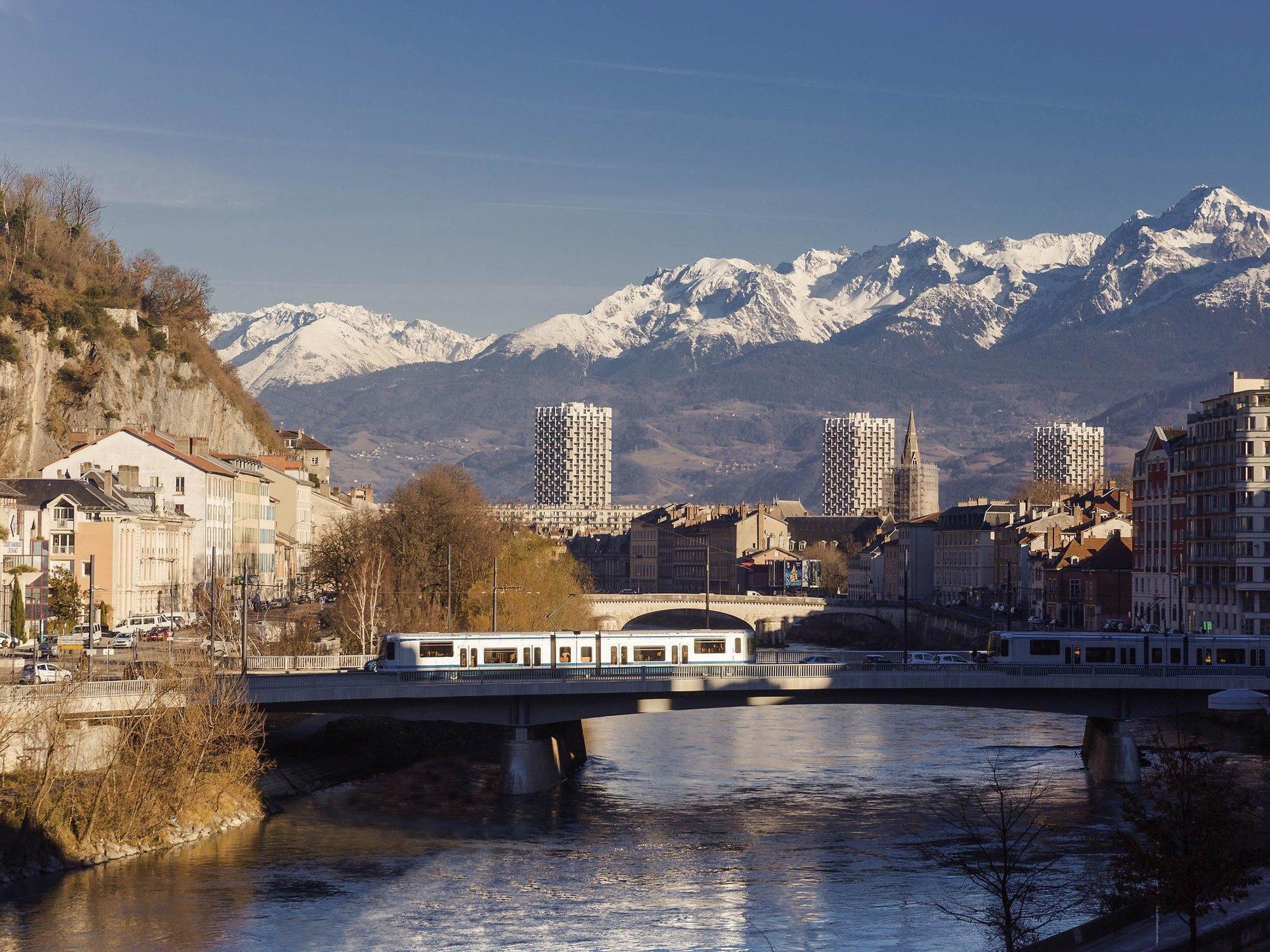 Отель Ibis Grenoble Gare Экстерьер фото