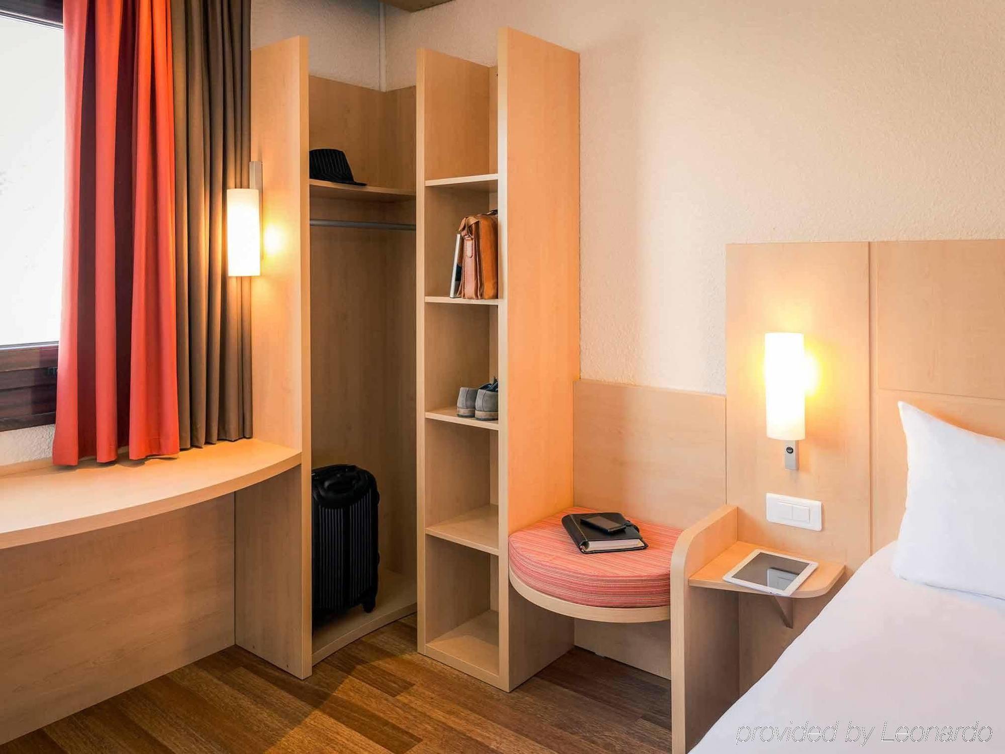 Отель Ibis Grenoble Gare Экстерьер фото